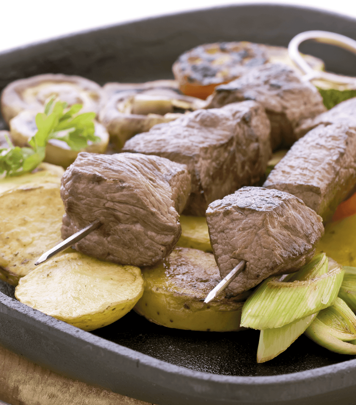 Brochetas de carne con papas - Wine.com.mx